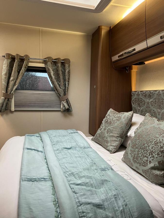 Self Contained Holiday Home Caravan Corsham Εξωτερικό φωτογραφία